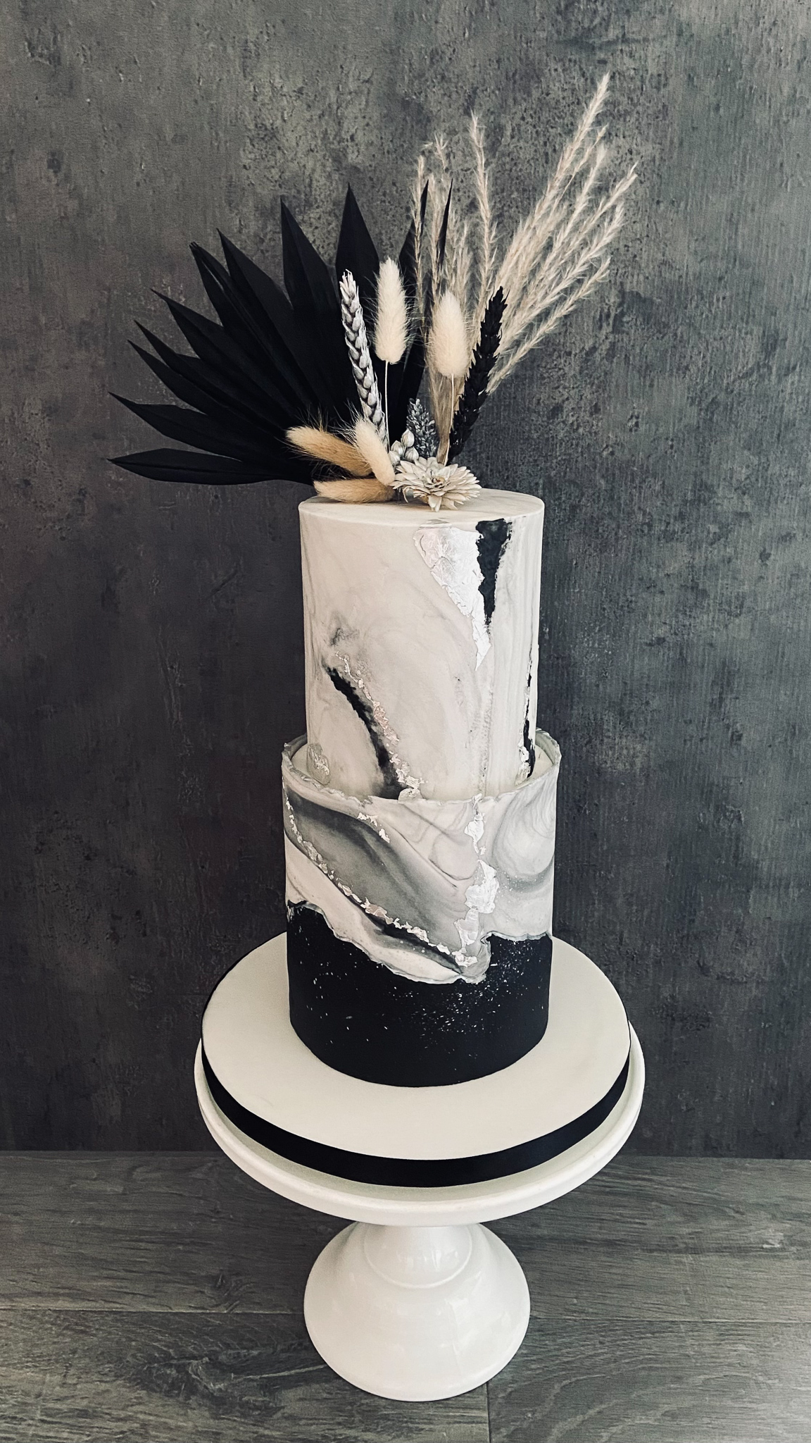 Update more than 82 black and silver wedding cake best - in.daotaonec
